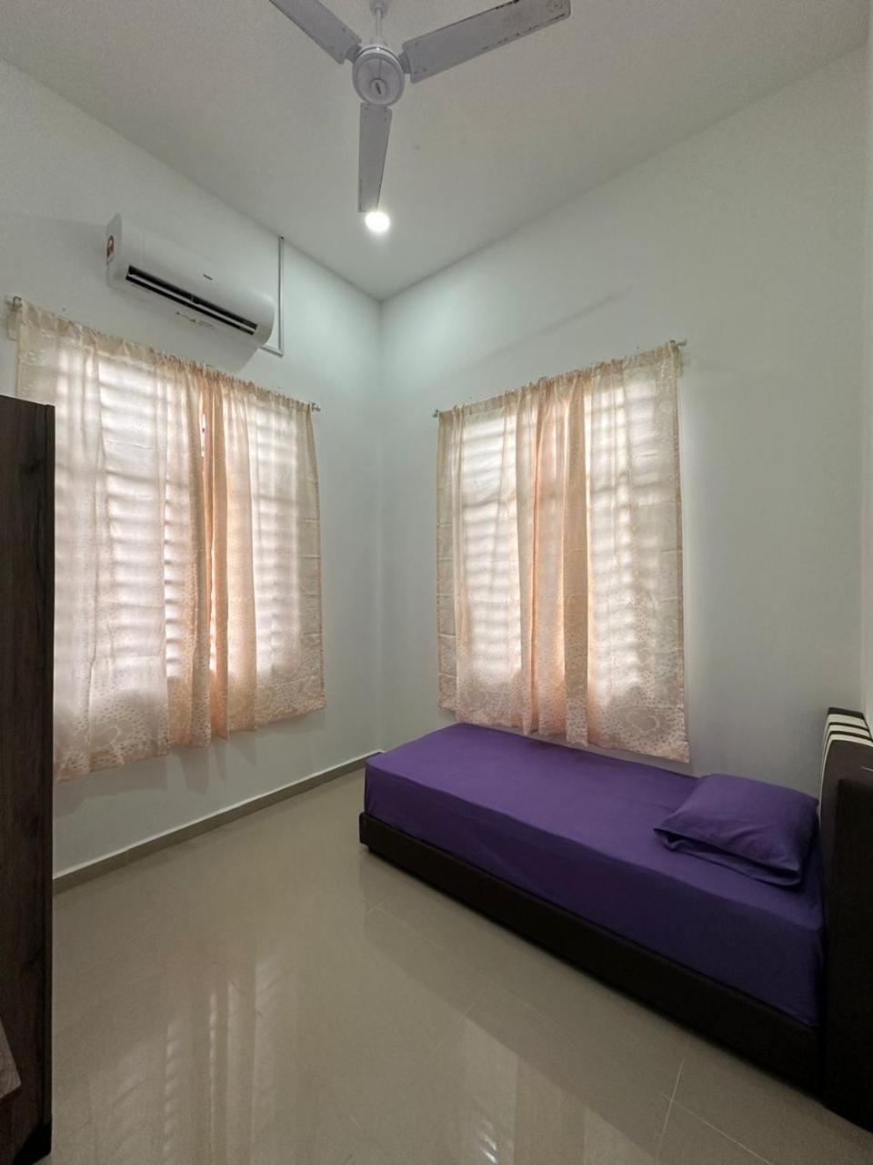 Homestay Kemaman Fyna08 Semi-D, 4 Bedrooms Dekat Pantai Kijal Eksteriør billede